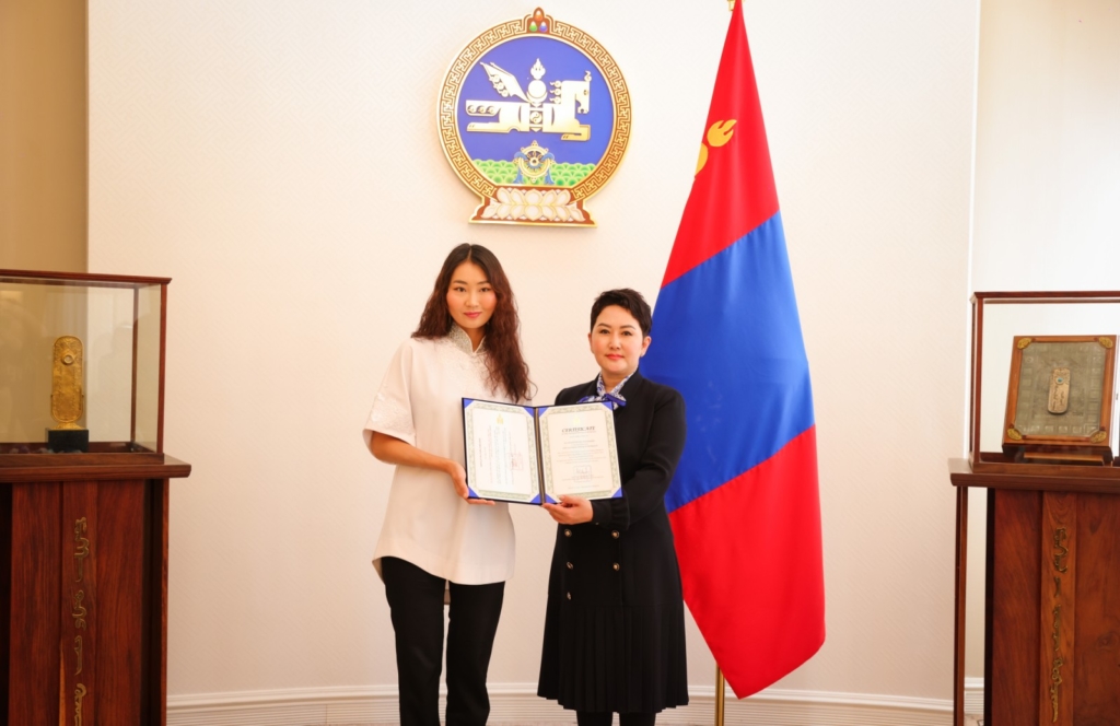 MINISTER FOR FOREIGN AFFAIRS PRESENTS A CERTIFICATE OF A CULTURAL ENVOY ...